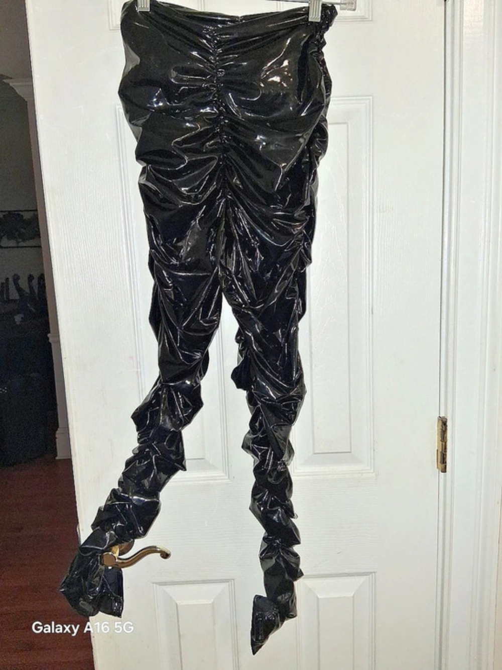 ITZY Ruched Glossy Leggings in Black Like New